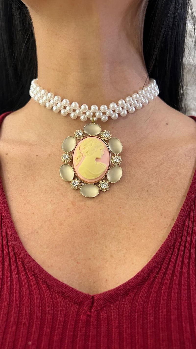 Choker di perle con cammeo grande