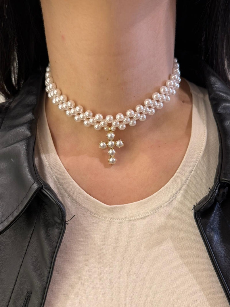 Choker perle con croce pendente